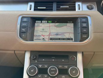 LAND ROVER RANGE ROVER EVOQUE 2.2 eD4 Pure Tech SUV 5dr Diesel Manual FWD Euro 5 (s/s) (150 ps