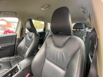 VOLVO XC60 2.4 D5 SE SUV 5dr Diesel Geartronic AWD Euro 5 (215 ps)