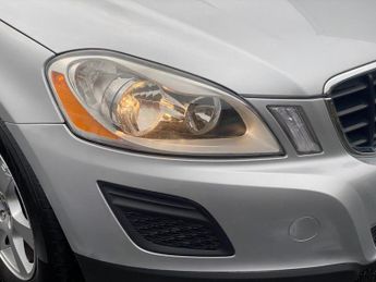 VOLVO XC60 2.4 D5 SE SUV 5dr Diesel Geartronic AWD Euro 5 (215 ps)