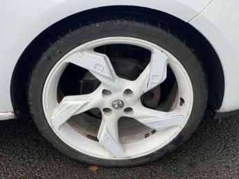VAUXHALL ADAM 1.4 16v White Edition Hatchback 3dr Petrol Manual Euro 5 (87 ps)