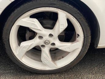 VAUXHALL ADAM 1.4 16v White Edition Hatchback 3dr Petrol Manual Euro 5 (87 ps)