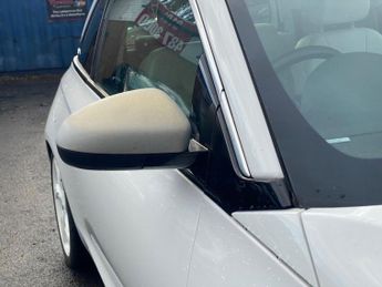 VAUXHALL ADAM 1.4 16v White Edition Hatchback 3dr Petrol Manual Euro 5 (87 ps)