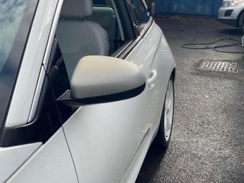 VAUXHALL ADAM 1.4 16v White Edition Hatchback 3dr Petrol Manual Euro 5 (87 ps)