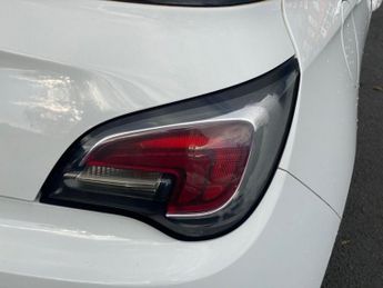 VAUXHALL ADAM 1.4 16v White Edition Hatchback 3dr Petrol Manual Euro 5 (87 ps)