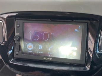 VAUXHALL ADAM 1.4 16v White Edition Hatchback 3dr Petrol Manual Euro 5 (87 ps)