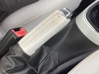 VAUXHALL ADAM 1.4 16v White Edition Hatchback 3dr Petrol Manual Euro 5 (87 ps)