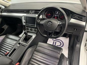 VOLKSWAGEN PASSAT 2.0 TDI BlueMotion Tech SE Business Estate 5dr Diesel Manual Eur