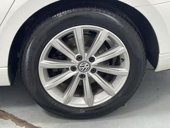 VOLKSWAGEN PASSAT 2.0 TDI BlueMotion Tech SE Business Estate 5dr Diesel Manual Eur