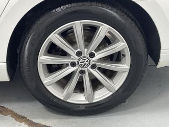 VOLKSWAGEN PASSAT 2.0 TDI BlueMotion Tech SE Business Estate 5dr Diesel Manual Eur