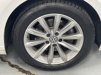 VOLKSWAGEN PASSAT 2.0 TDI BlueMotion Tech SE Business Estate 5dr Diesel Manual Eur
