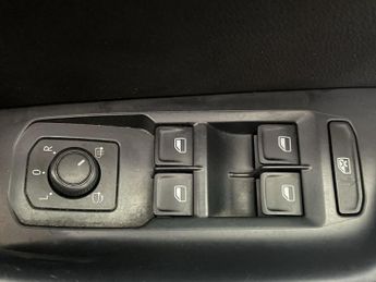 VOLKSWAGEN PASSAT 2.0 TDI BlueMotion Tech SE Business Estate 5dr Diesel Manual Eur