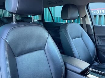 VAUXHALL INSIGNIA 2.0 Turbo D BlueInjection Elite Nav Sports Tourer 5dr Diesel Aut