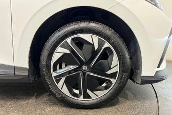 MG MG 4 64kWh SE Long Range Hatchback 5dr Electric Auto (203 ps) Adaptiv