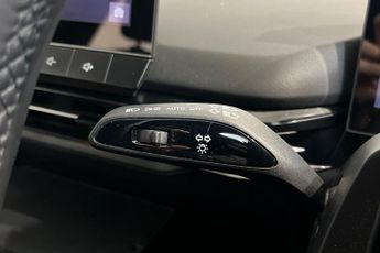 MG MG 4 64kWh SE Long Range Hatchback 5dr Electric Auto (203 ps) Adaptiv