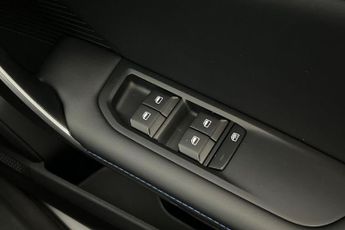 MG MG 4 64kWh SE Long Range Hatchback 5dr Electric Auto (203 ps) Adaptiv