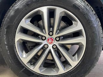 JAGUAR F-PACE 2.0 D180 R-Sport SUV 5dr Diesel Auto Euro 6 (s/s) (180 ps)