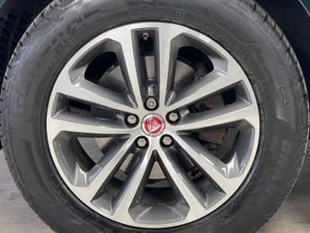 JAGUAR F-PACE 2.0 D180 R-Sport SUV 5dr Diesel Auto Euro 6 (s/s) (180 ps)