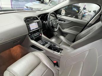 JAGUAR F-PACE 2.0 D180 R-Sport SUV 5dr Diesel Auto Euro 6 (s/s) (180 ps)