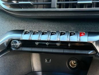 PEUGEOT 3008 1.2 PureTech Allure SUV 5dr Petrol EAT Euro 6 (s/s) (130 ps)