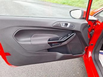 FORD FIESTA 1.6 Zetec Hatchback 3dr Petrol Powershift Euro 5 (105 ps)
