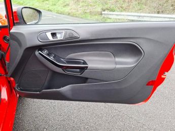 FORD FIESTA 1.6 Zetec Hatchback 3dr Petrol Powershift Euro 5 (105 ps)