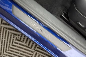 TESLA Model 3 (Dual Motor) Long Range Saloon 4dr Electric Auto 4WDE (346 ps)