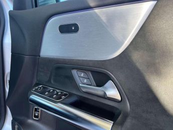 MERCEDES-BENZ EQA EQA 250 AMG Line 5dr