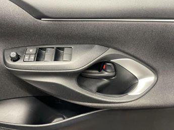 TOYOTA YARIS 1.5 VVT-h Design Hatchback 5dr Petrol Hybrid E-CVT Euro 6 (s/s) 