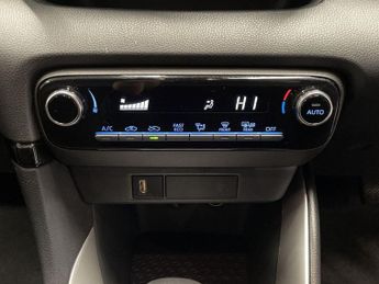 TOYOTA YARIS 1.5 VVT-h Design Hatchback 5dr Petrol Hybrid E-CVT Euro 6 (s/s) 