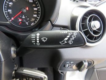 AUDI A1 1.4 TFSI S line Sportback 5dr Petrol S Tronic Euro 5 (s/s) (122