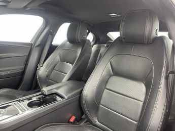 JAGUAR XE 2.0 GTDi R-Sport Saloon 4dr Petrol Auto Euro 6 (s/s) (200 ps)
