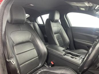 JAGUAR XE 2.0 GTDi R-Sport Saloon 4dr Petrol Auto Euro 6 (s/s) (200 ps)