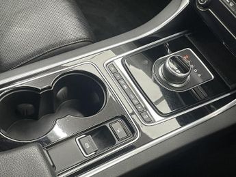 JAGUAR XE 2.0 GTDi R-Sport Saloon 4dr Petrol Auto Euro 6 (s/s) (200 ps)