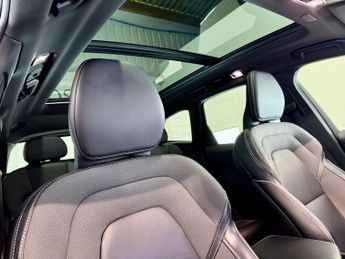 VOLVO XC60 2.0h T6 Recharge 11.6kWh R-Design SUV 5dr Petrol Plug-in Hybrid