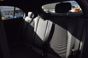 MERCEDES-BENZ A-CLASS 1.3 A180 SE Hatchback 5dr Petrol 7G-DCT Euro 6 (s/s) (136 ps)