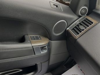 LAND ROVER RANGE ROVER SPORT 2.0 SD4 HSE SUV 5dr Diesel Auto 4WD Euro 6 (s/s) (240 ps)