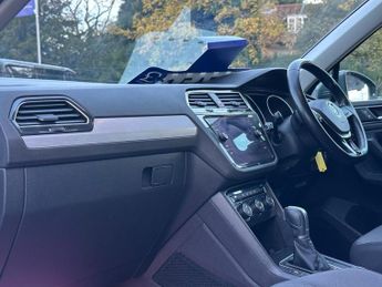 VOLKSWAGEN TIGUAN 1.4 TSI SE Navigation SUV 5dr Petrol DSG 4Motion Euro 6 (s/s) (1