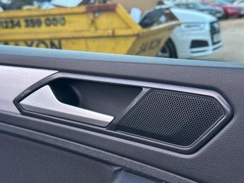 VOLKSWAGEN TIGUAN 1.4 TSI SE Navigation SUV 5dr Petrol DSG 4Motion Euro 6 (s/s) (1