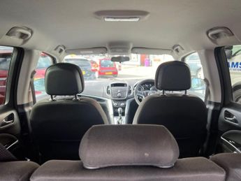 VAUXHALL ZAFIRA TOURER 2.0 CDTi Exclusiv MPV 5dr Diesel Auto Euro 5 (165 ps)
