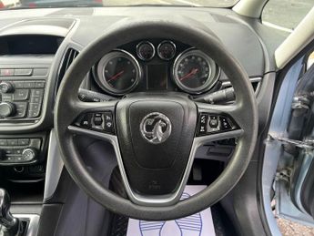 VAUXHALL ZAFIRA TOURER 2.0 CDTi Exclusiv MPV 5dr Diesel Auto Euro 5 (165 ps)