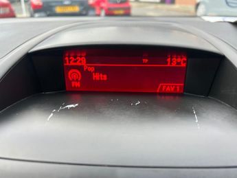 VAUXHALL ZAFIRA TOURER 2.0 CDTi Exclusiv MPV 5dr Diesel Auto Euro 5 (165 ps)