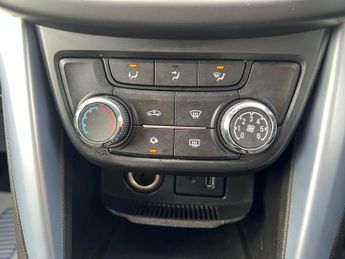 VAUXHALL ZAFIRA TOURER 2.0 CDTi Exclusiv MPV 5dr Diesel Auto Euro 5 (165 ps)