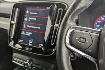 VOLVO XC40 1.5 T3 R-Design SUV 5dr Petrol Auto Euro 6 (s/s) (163 ps)