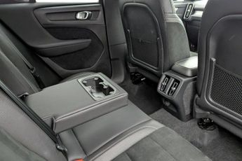 VOLVO XC40 1.5 T3 R-Design SUV 5dr Petrol Auto Euro 6 (s/s) (163 ps)