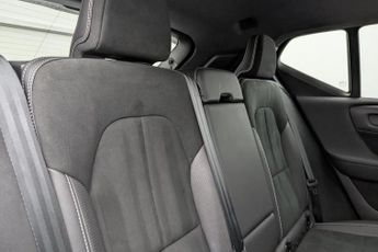 VOLVO XC40 1.5 T3 R-Design SUV 5dr Petrol Auto Euro 6 (s/s) (163 ps)