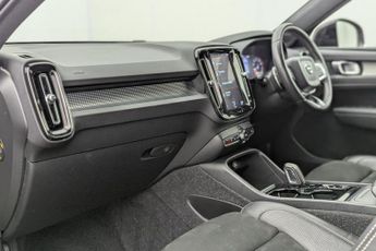 VOLVO XC40 1.5 T3 R-Design SUV 5dr Petrol Auto Euro 6 (s/s) (163 ps)