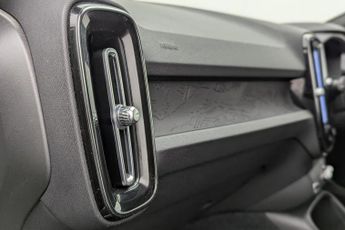 VOLVO XC40 Recharge 69kWh Plus SUV 5dr Electric Auto (231 ps)