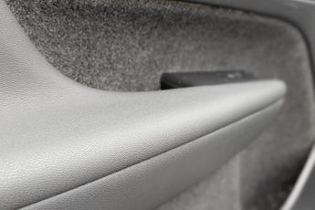 VOLVO XC40 Recharge 69kWh Plus SUV 5dr Electric Auto (231 ps)