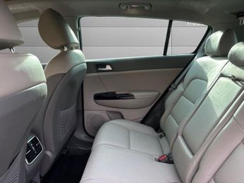 KIA SPORTAGE 2.0 CRDi First Edition SUV 5dr Diesel Auto AWD Euro 6 (182 bhp)