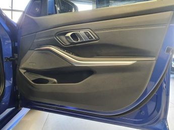 BMW 3 SERIES 3.0 330d M Sport Saloon 4dr Diesel Auto Euro 6 (s/s) (265 ps)